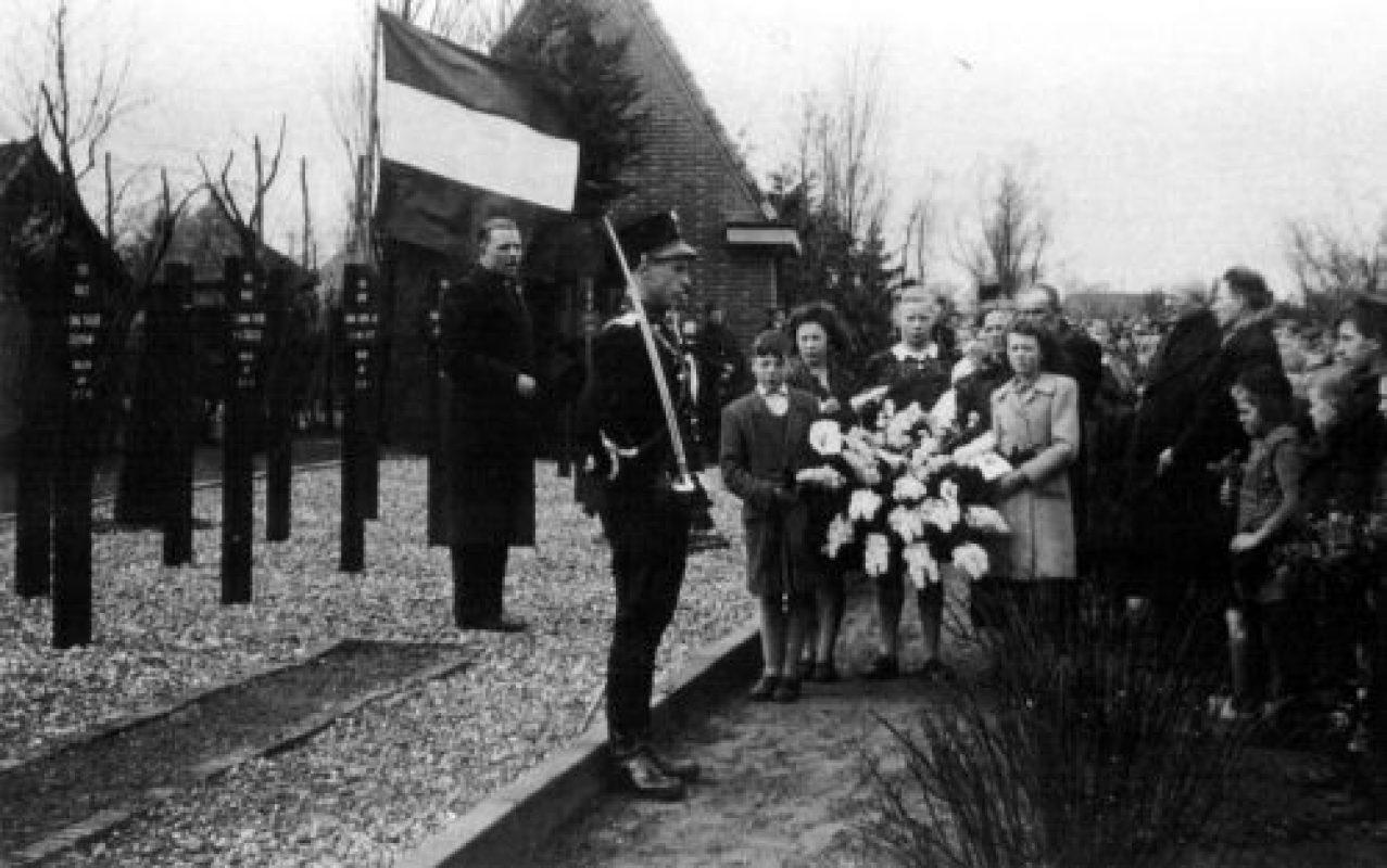 h06q d herdenking begraafplaats1946-4 (2)